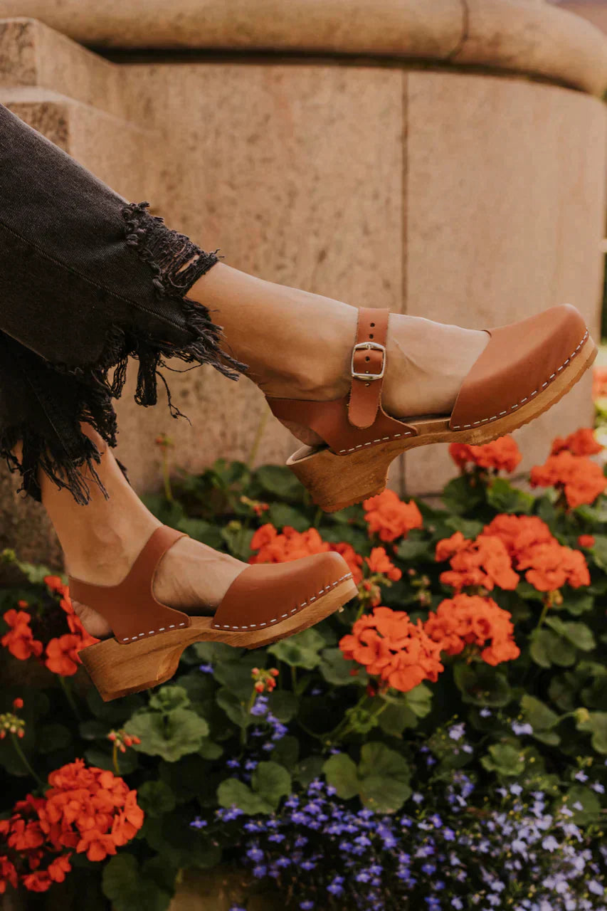 Amara – Simply Stylish Clogs