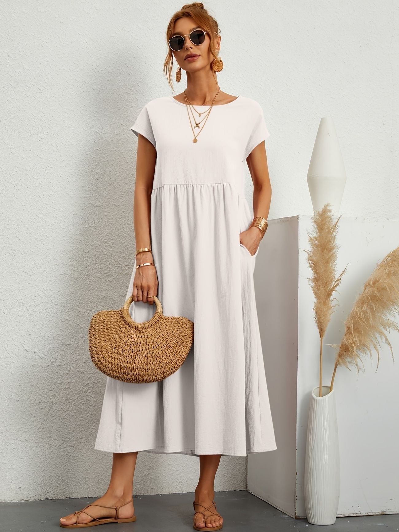 Camell - Dress with Round Neckline
