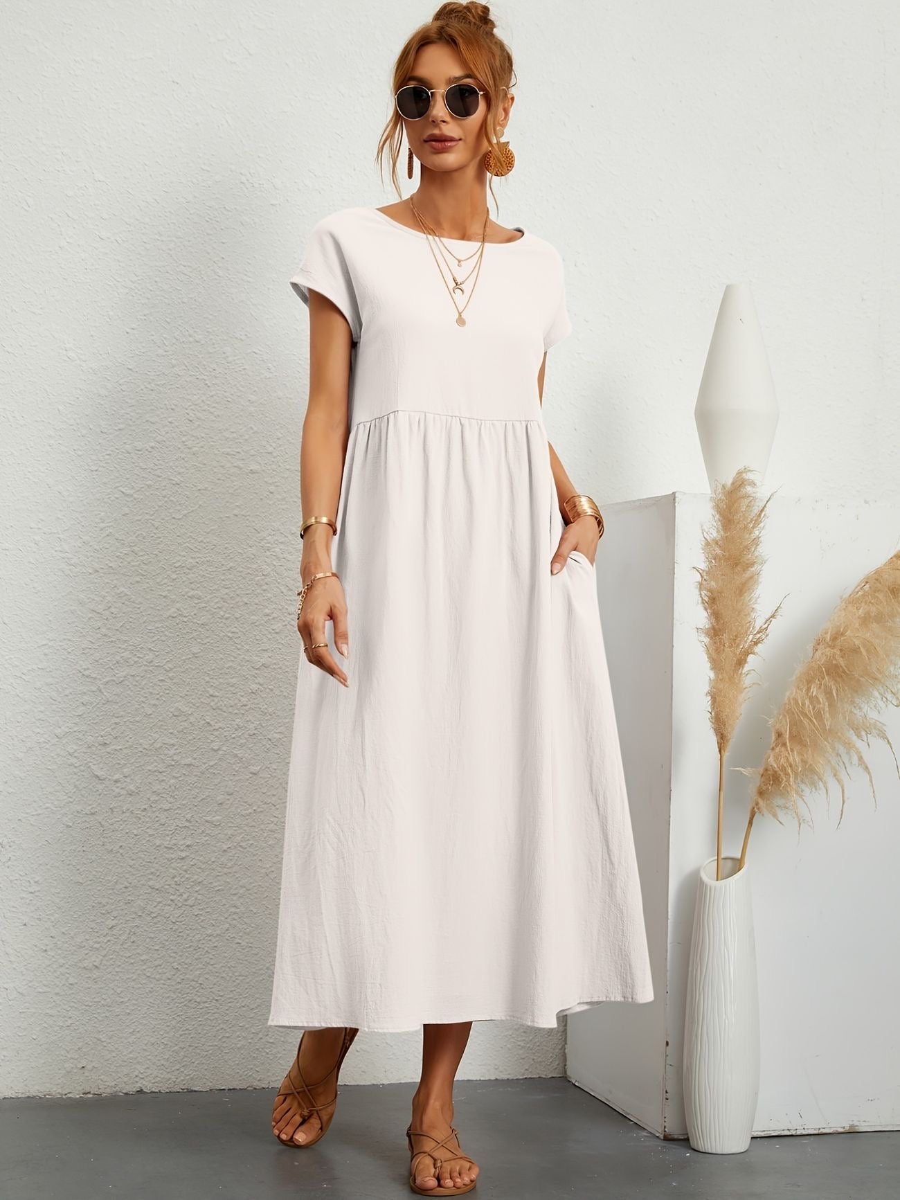 Camell - Dress with Round Neckline